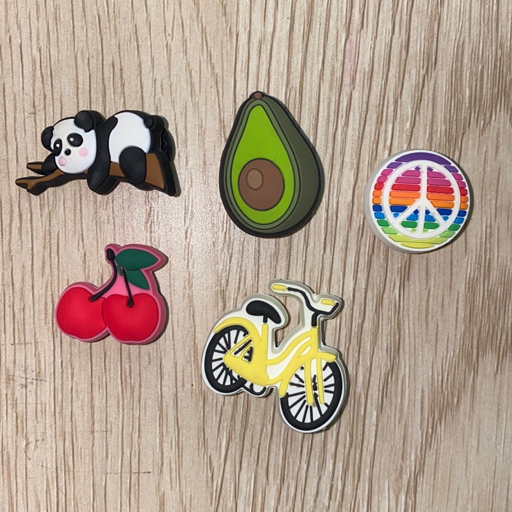 CROCS 5 pack charm mix